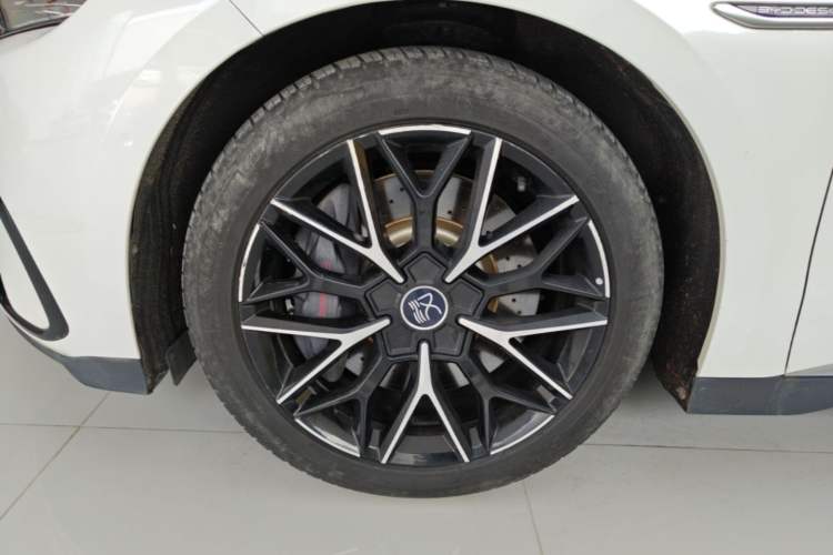 Used BYD Han 2022 EV Genesis Edition 610KM All-Wheel Drive Premium Model Left Front Wheel Hub