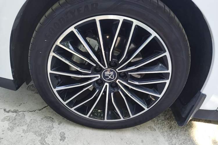 Used BYD Han 2022 DM-i 121KM Prestige Model Left Front Wheel Hub