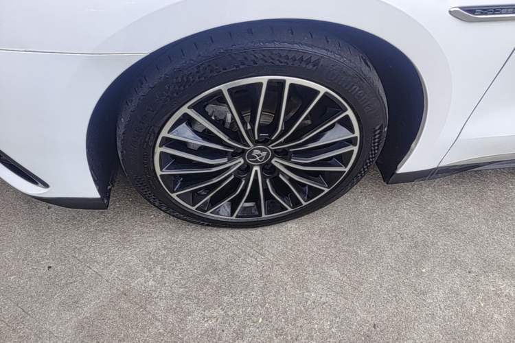 Used BYD Han 2022 DM-i 121KM Prestige Model Left Front Wheel Hub