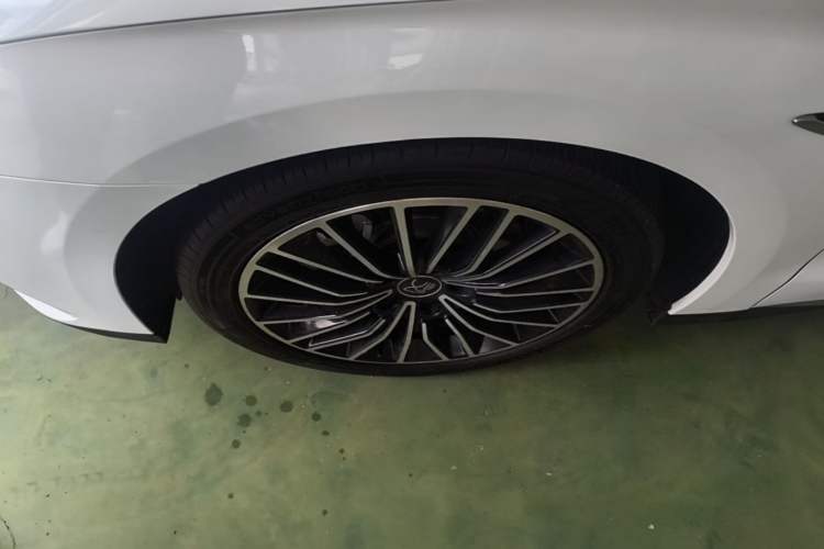 Used BYD Han 2022 DM-i 121KM Prestige Model Left Front Wheel Hub