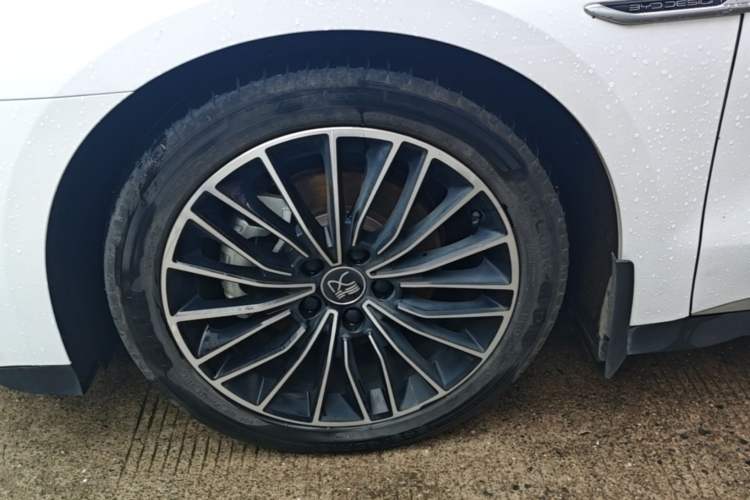 Used BYD Han 2022 DM-i 121KM Prestige Model Left Front Wheel Hub