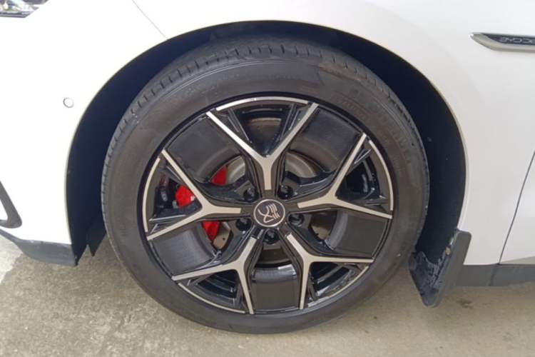 Used BYD Han 2022 EV Genesis Edition 715 km Front-Wheel-Drive Flagship Model Left Front Wheel Hub