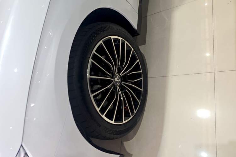 Used BYD Han 2022 DM-i 121KM Luxury Model Left Front Wheel Hub