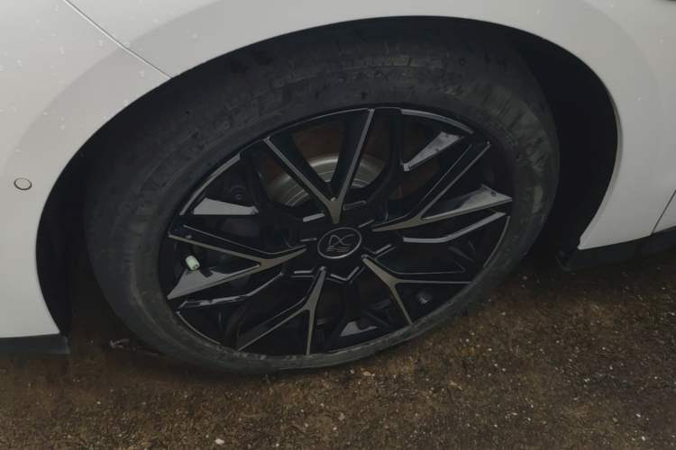 Used BYD Han 2022 EV Genesis Edition 610KM All-Wheel Drive Premium Model Left Front Wheel Hub