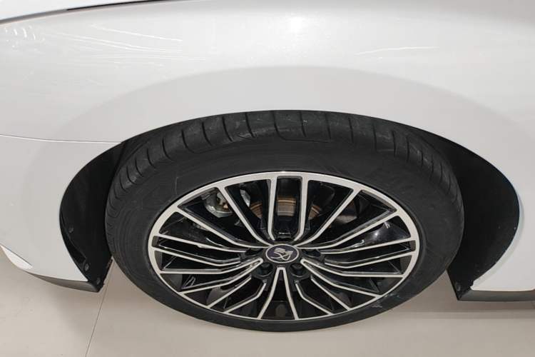 Used BYD Han 2022 DM-i 121KM Luxury Model Left Front Wheel Hub