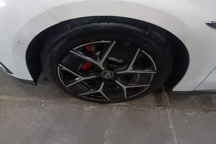 Used BYD Han 2022 EV Genesis Edition 715 km Front-Wheel-Drive Flagship Model Left Front Wheel Hub