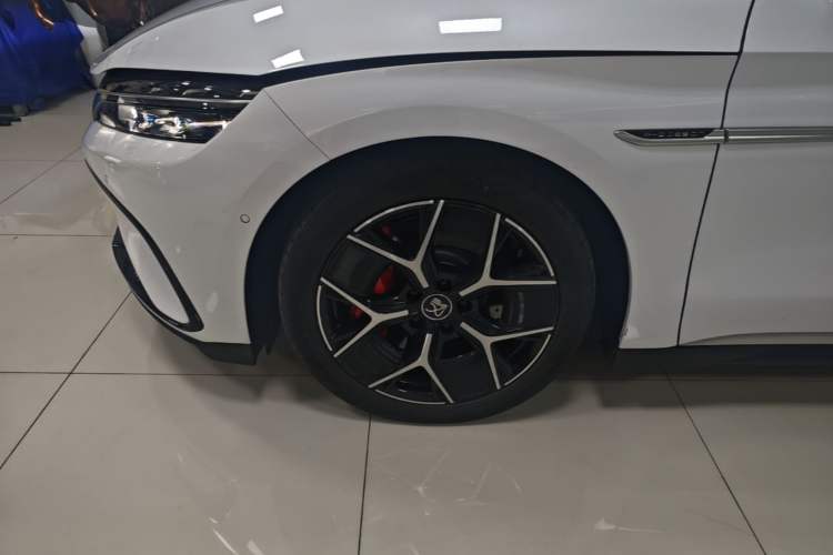 Used BYD Han 2022 EV 610 km All-Wheel-Drive Qianshan Cui Limited Edition Left Front Wheel Hub
