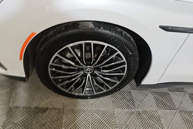 Used BYD Han 2022 DM-i 121KM Luxury Model Left Front Wheel Hub