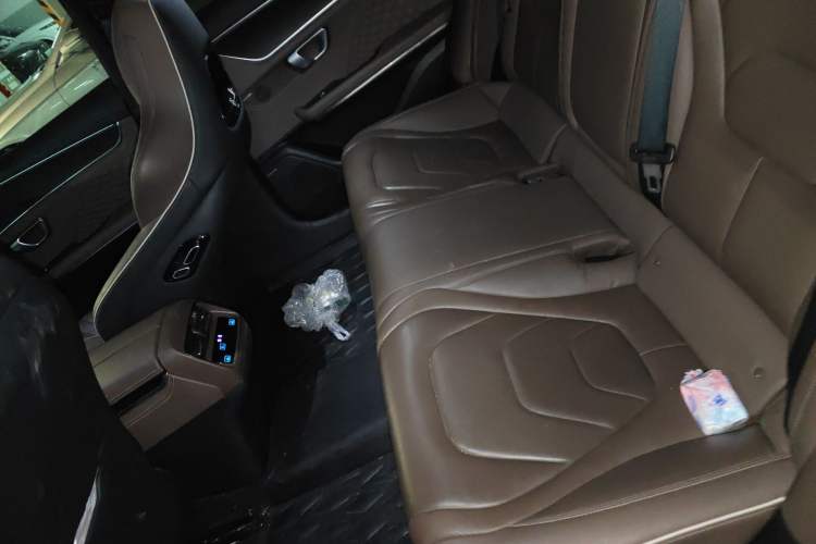 Used BYD Han 2022 EV Genesis Edition 715 km Front-Wheel-Drive Flagship Model Left Rear Seat