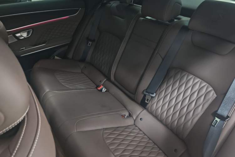 Used BYD Han 2022 EV 610 km All-Wheel-Drive Qianshan Cui Limited Edition Left Rear Seat