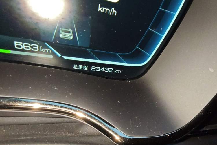 Used BYD Han 2022 DM-i 121KM Luxury Model Odometer Close Up