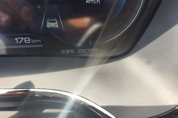 Used BYD Han 2022 DM-i 121KM Luxury Model Odometer Close Up