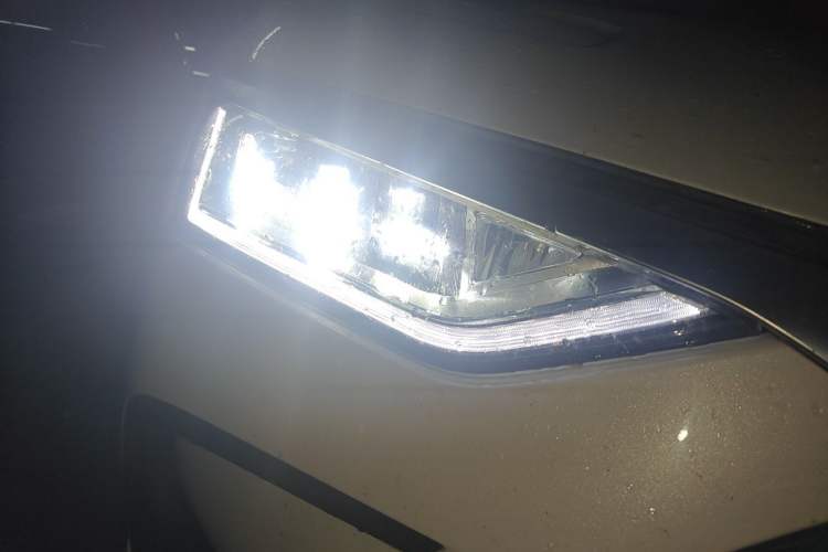 Used BYD Han 2022 DM-i 121KM Prestige Model Right Front Headlight