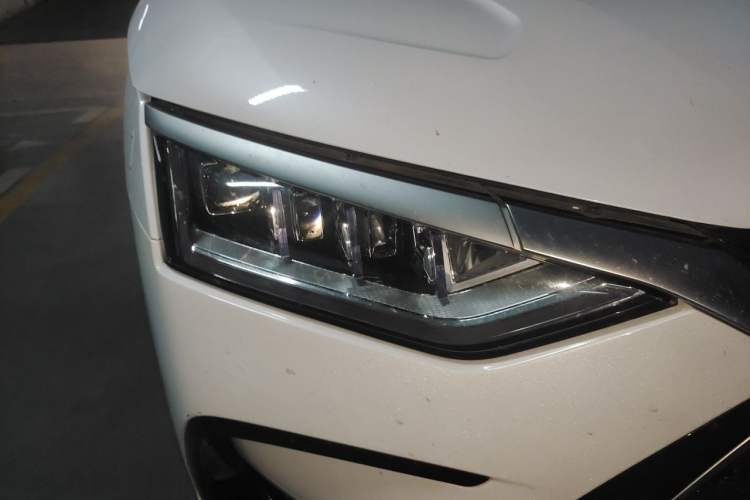 Used BYD Han 2022 DM-i 121KM Luxury Model Right Front Headlight