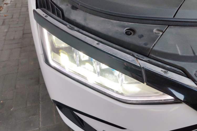 Used BYD Han 2022 DM-i 121KM Prestige Model Right Front Headlight
