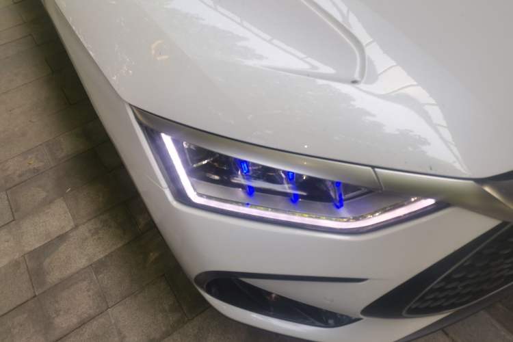 Used BYD Han 2022 DM-i 121KM Prestige Model Right Front Headlight