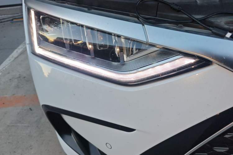Used BYD Han 2022 DM-i 121KM Flagship Model Right Front Headlight