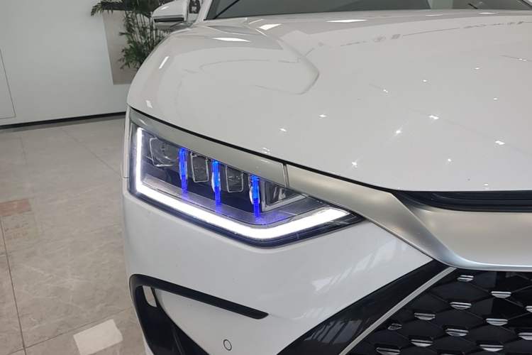 Used BYD Han 2022 DM-i 121KM Prestige Model Right Front Headlight