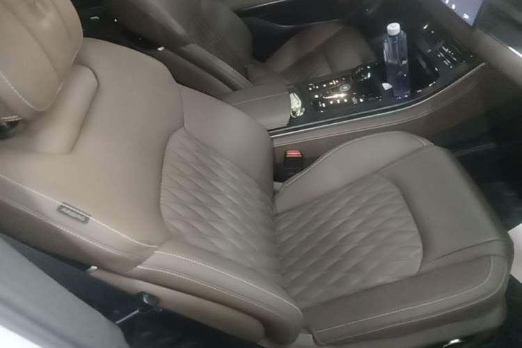Used BYD Han 2022 DM-i 121KM Luxury Model Right Front Seat