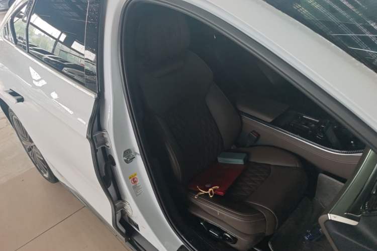 Used BYD Han 2022 DM-i 121KM Luxury Model Right Front Seat
