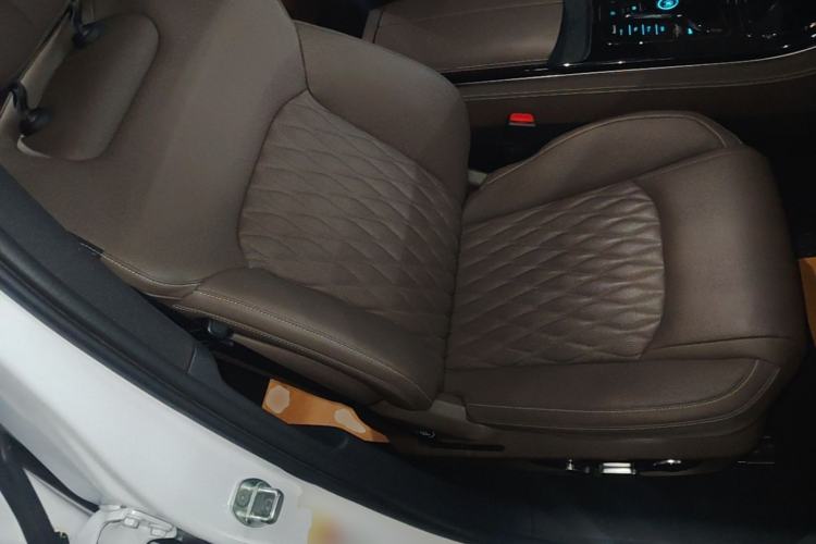 Used BYD Han 2022 DM-i 121KM Prestige Model Right Front Seat