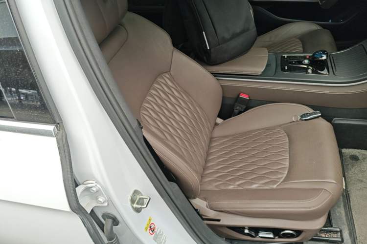 Used BYD Han 2022 DM-i 121KM Luxury Model Right Front Seat
