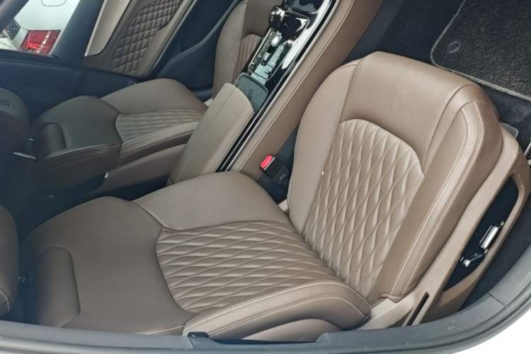 Used BYD Han 2022 DM-i 121KM Prestige Model Right Front Seat