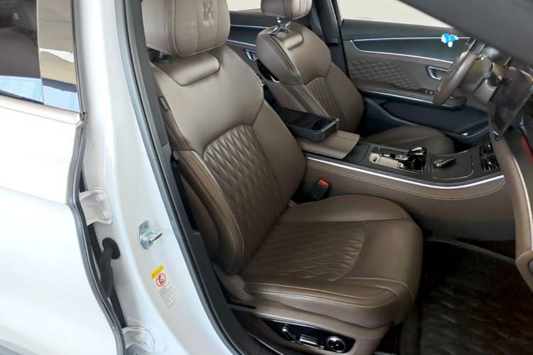 Used BYD Han 2022 DM-i 121KM Luxury Model Right Front Seat