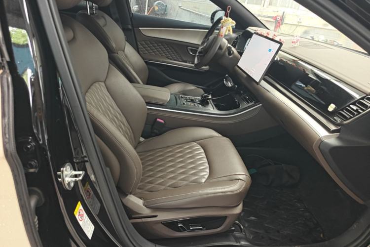 Used BYD Han 2022 DM-i 121KM Prestige Model Right Front Seat