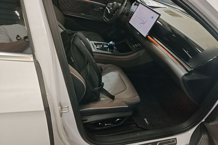 Used BYD Han 2022 DM-i 121KM Luxury Model Right Front Seat