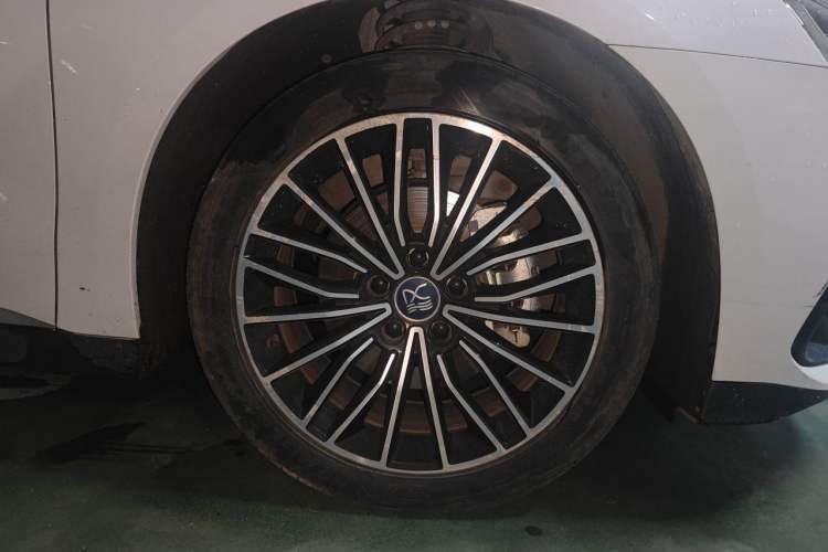 Used BYD Han 2022 DM-i 121KM Prestige Model Right Front Wheel Hub