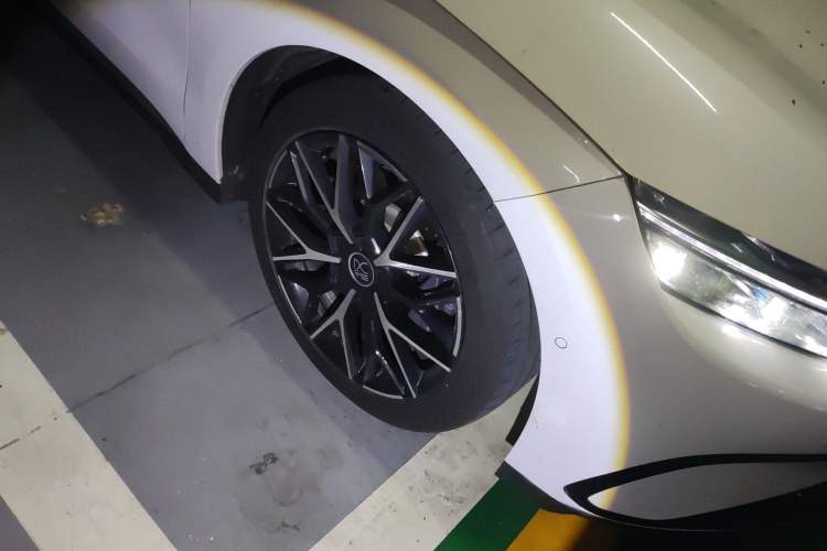 Used BYD Han 2022 EV Genesis Edition 610KM All-Wheel Drive Premium Model Right Front Wheel Hub