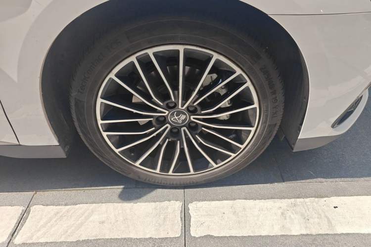 Used BYD Han 2022 DM-i 121KM Luxury Model Right Front Wheel Hub