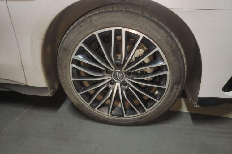Used BYD Han 2022 DM-i 121KM Luxury Model Right Front Wheel Hub