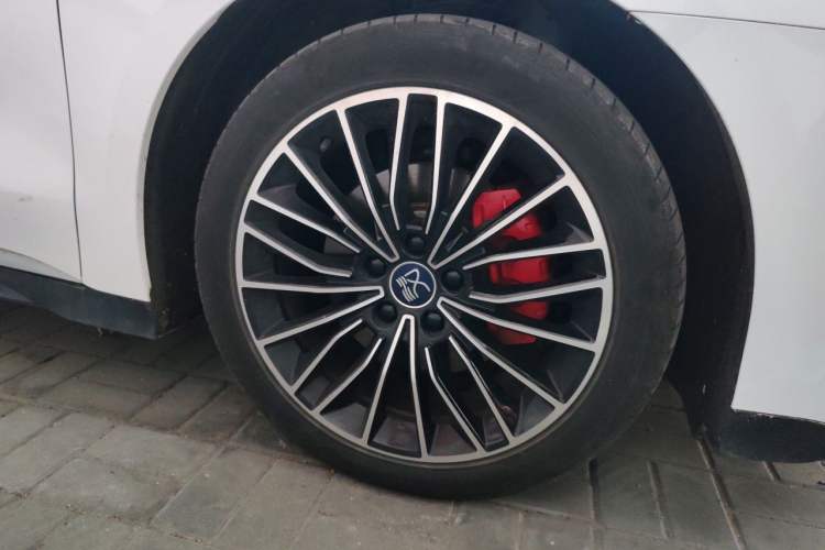 Used BYD Han 2022 DM-i 121KM Prestige Model Right Front Wheel Hub