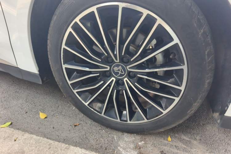 Used BYD Han 2022 DM-i 121KM Luxury Model Right Front Wheel Hub