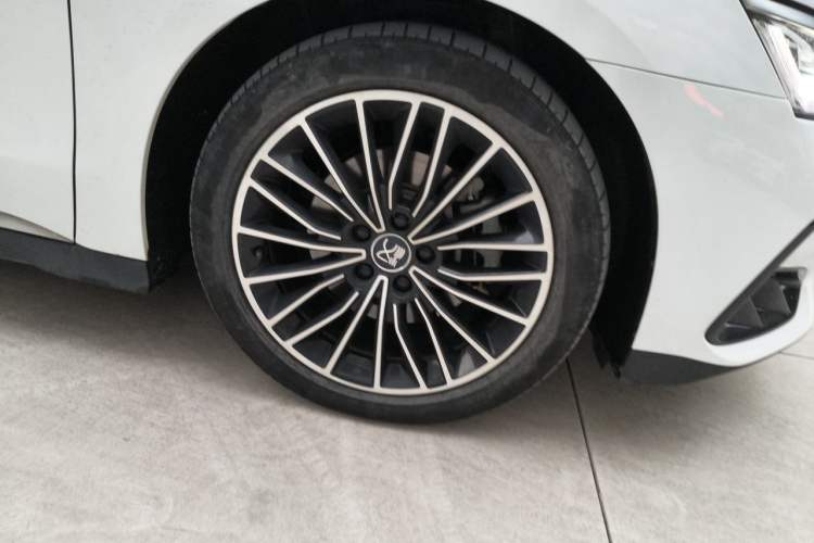 Used BYD Han 2022 DM-i 121KM Luxury Model Right Front Wheel Hub