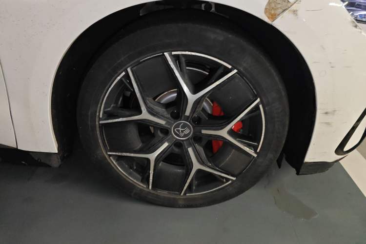 Used BYD Han 2022 EV Genesis Edition 715 km Front-Wheel-Drive Flagship Model Right Front Wheel Hub