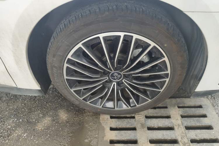 Used BYD Han 2022 DM-i 121KM Luxury Model Right Front Wheel Hub