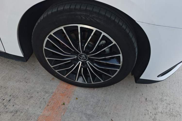 Used BYD Han 2022 DM-i 121KM Flagship Model Right Front Wheel Hub