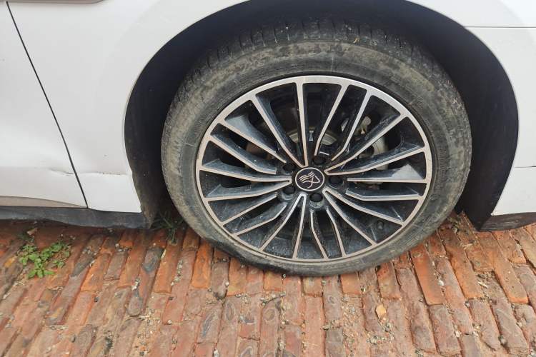 Used BYD Han 2022 DM-i 121KM Prestige Model Right Front Wheel Hub