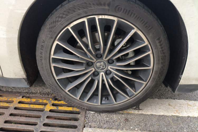 Used BYD Han 2022 DM-i 121KM Luxury Model Right Front Wheel Hub