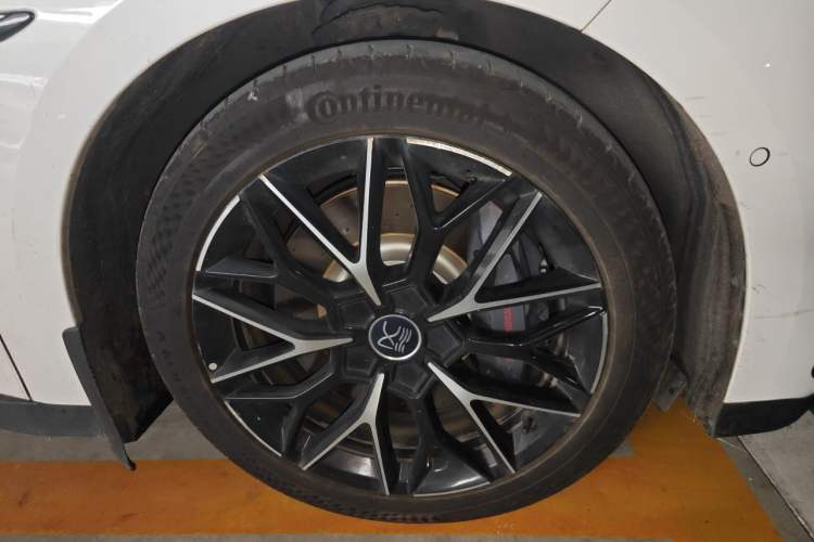 Used BYD Han 2022 EV Genesis Edition 610KM All-Wheel Drive Premium Model Right Front Wheel Hub