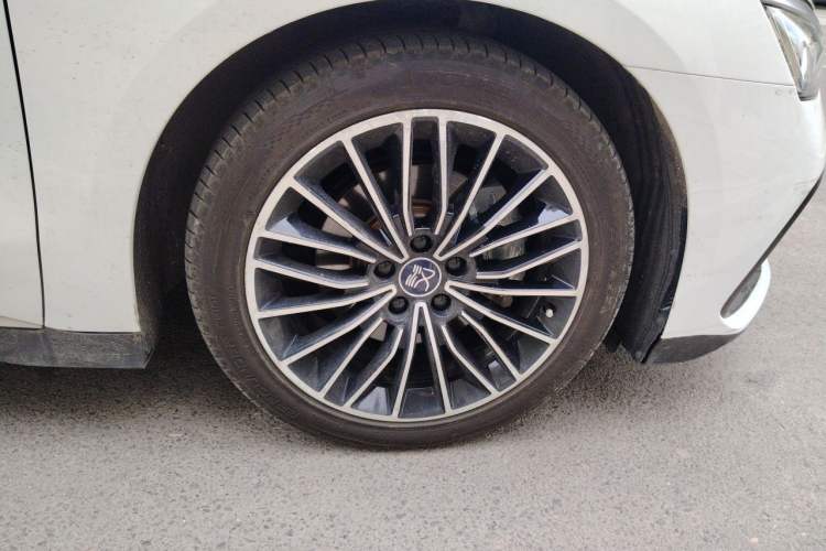 Used BYD Han 2022 DM-i 121KM Luxury Model Right Front Wheel Hub