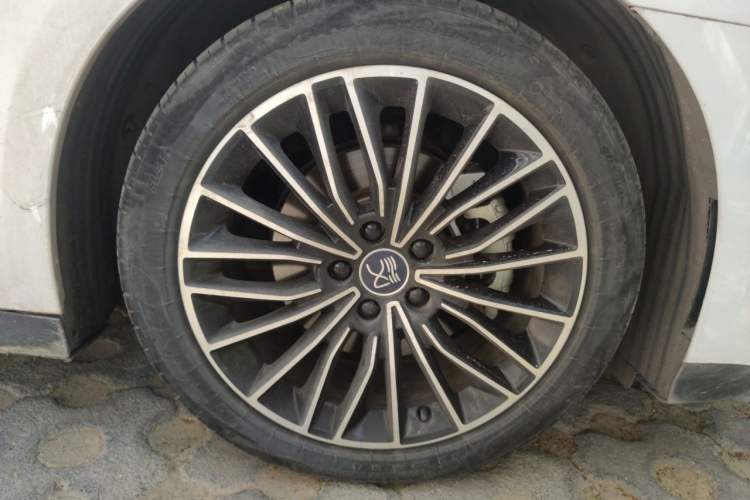 Used BYD Han 2022 DM-i 121KM Luxury Model Right Front Wheel Hub