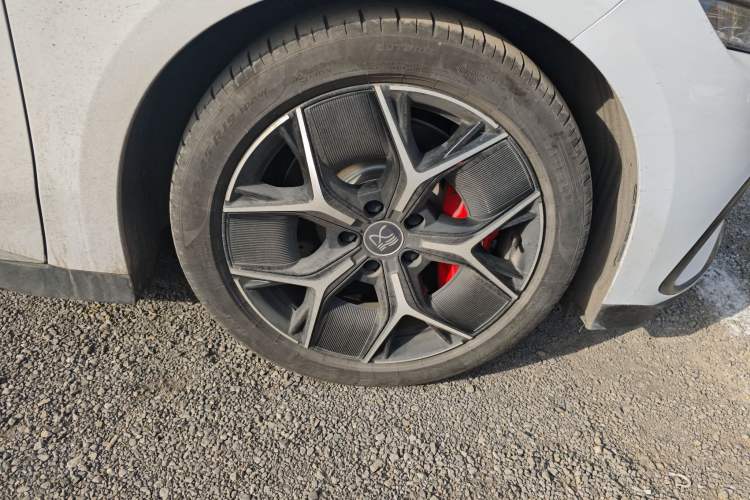 Used BYD Han 2022 EV Genesis Edition 715KM Front-Wheel-Drive Prestige Model Right Front Wheel Hub