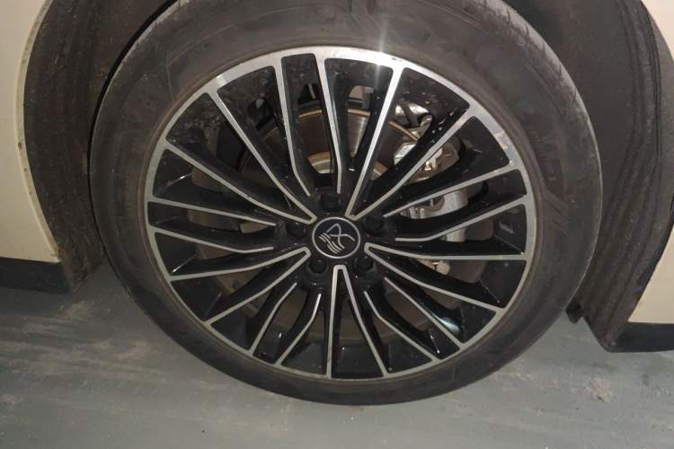 Used BYD Han 2022 DM-i 121KM Luxury Model Right Front Wheel Hub