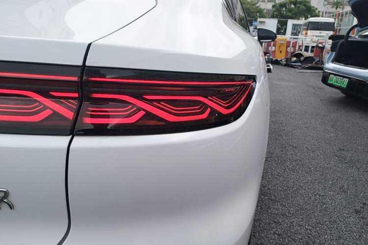 Used BYD Han 2022 EV Genesis Edition 715 km Front-Wheel-Drive Flagship Model Right Rear Taillight