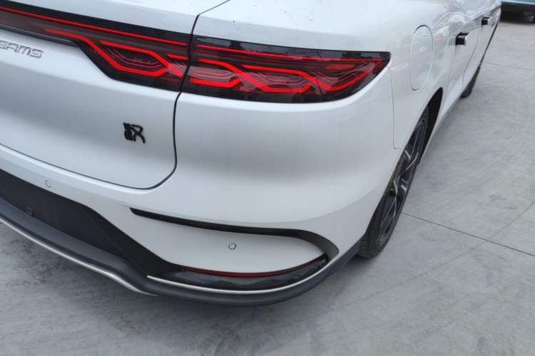 Used BYD Han 2022 EV Genesis Edition 715 km Front-Wheel-Drive Flagship Model Right Rear Taillight
