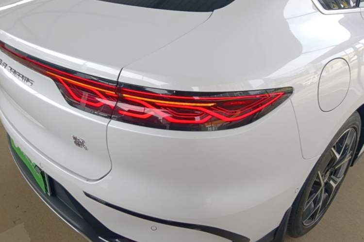 Used BYD Han 2022 EV Genesis Edition 715 km Front-Wheel-Drive Flagship Model Right Rear Taillight
